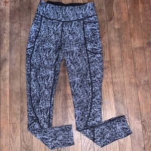 Black and white print leggings